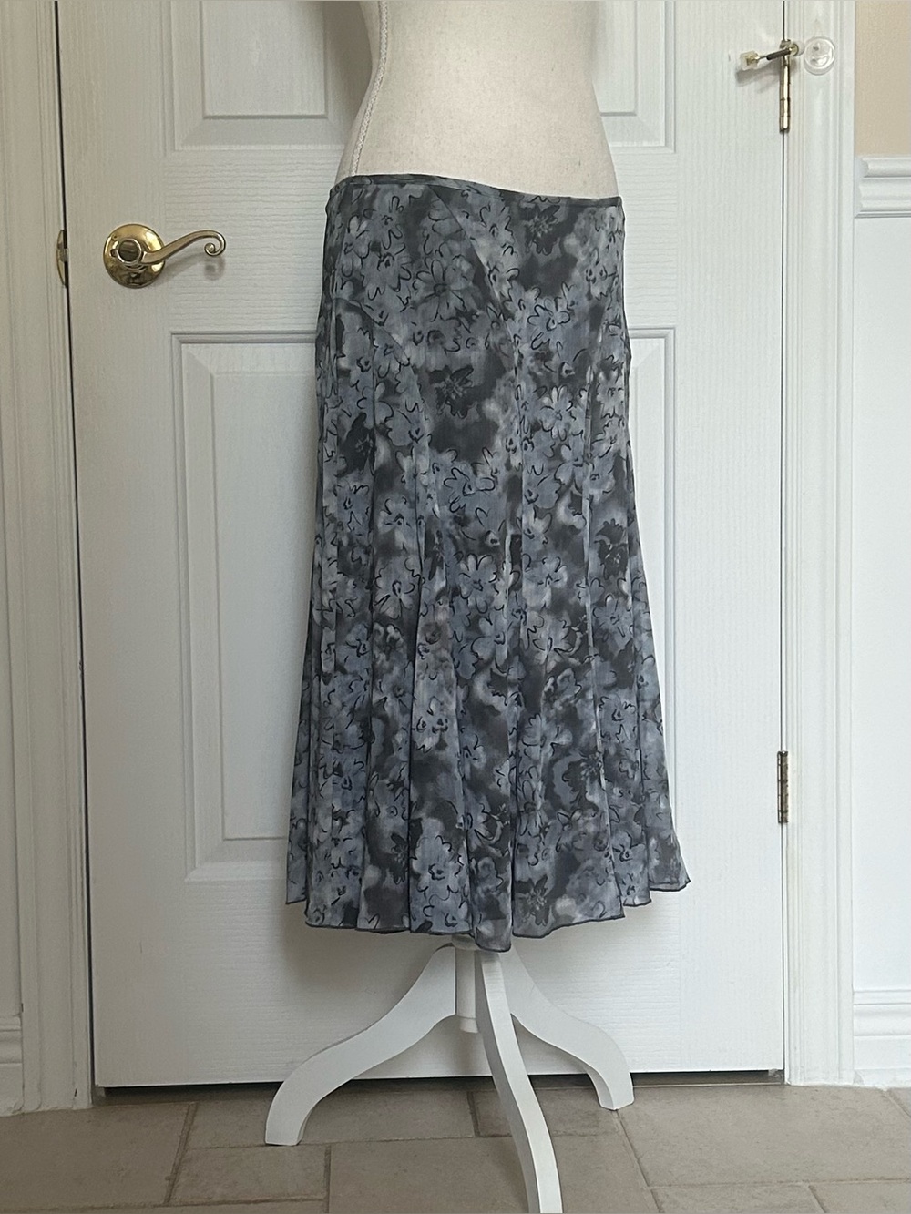 REITMANS Gray and Blue Floral A-Line Midi Skirt, Size 9